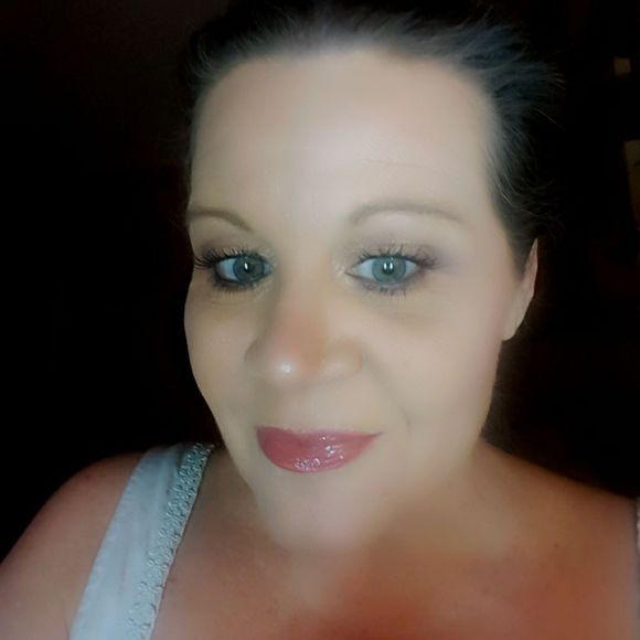 Meet your Posher, Renee - Picture 1 of 1